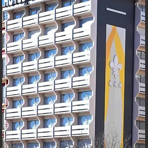 hotel-lys-de-marie.midi-pyreneeshotels.com/